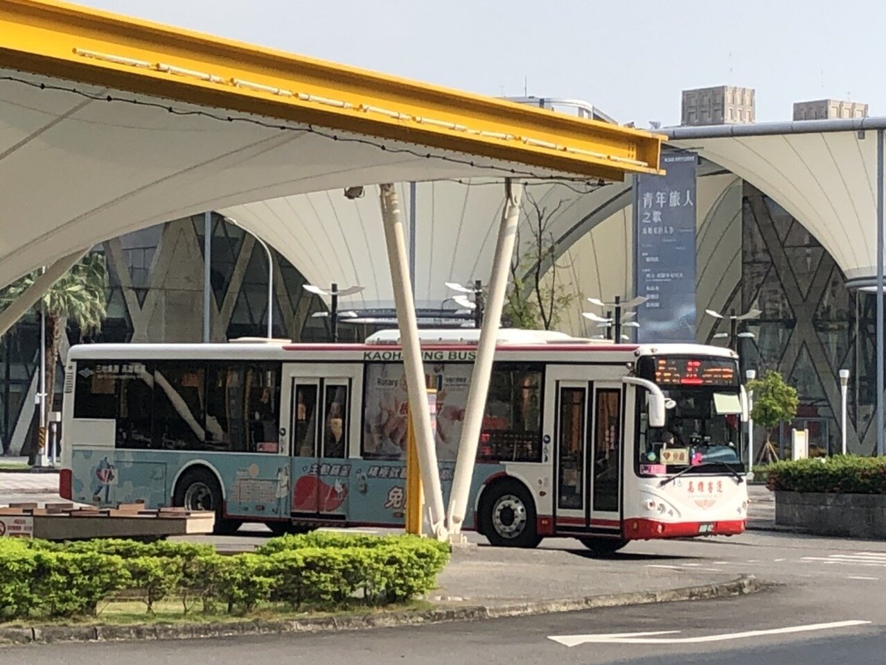 高雄市公車95%路線都是虧損補貼路線,疫情衝擊,公車運量更慘澹。記者林巧璉/攝影