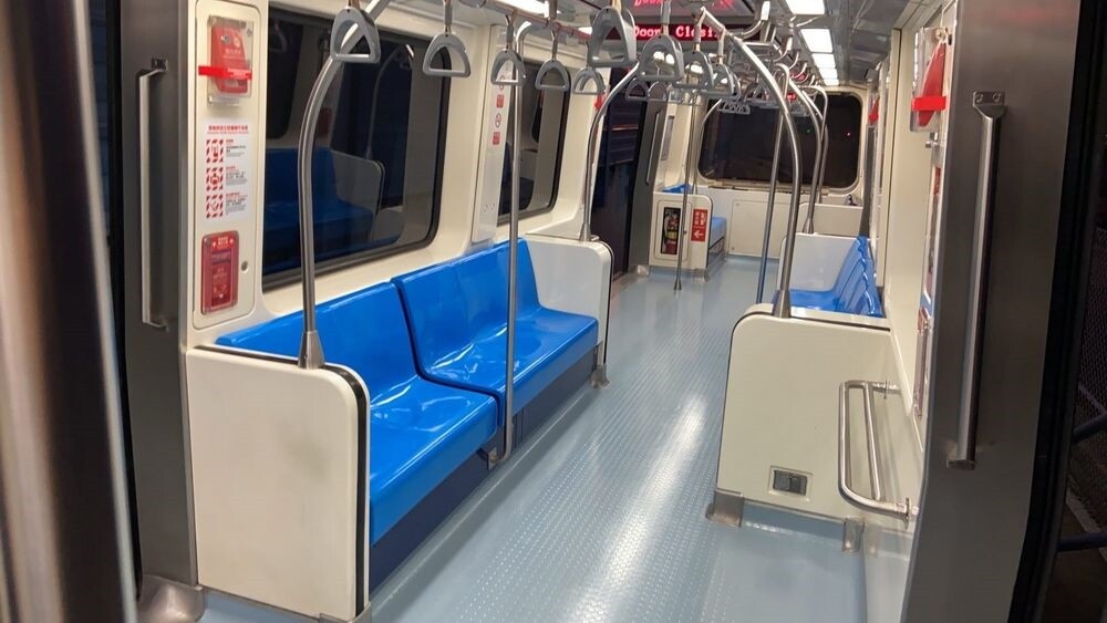 文湖線370型電聯車2.0正式上線。圖/台北市府提供