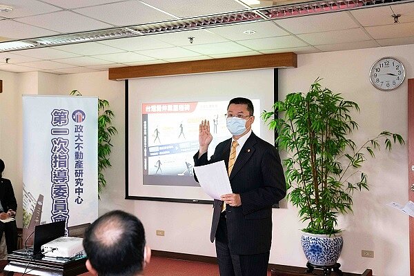 葉凌棋會中分享，感謝花敬群與王成機推動，讓房地合一稅和實價登錄2.0正式上路，此乃全民之福。圖／永慶房產提供