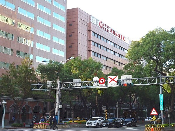 「馬偕紀念醫院」以504件的的成交實例,成為六都最熱門的醫學中心。圖/永慶提供
