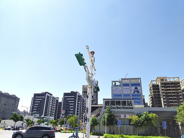 一舉跌4成!2022年土地市場慘兮兮 大建商將更挑嘴 桃園經國重劃區具備優異的交通機能,不少空姐、機師看中經國特區的交通便利,不少人在此購屋。圖/好房網News記者林和謙攝