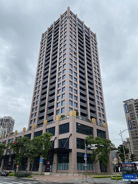 商辦價格也水漲船高,「中悦IFC」每坪也已經來到52萬元。新莊租金行情也水漲船高。圖/聯合報資料照