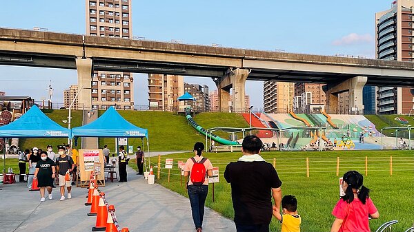 新北熊猴森樂園開放時間為上午8時至下午8時。圖／新北市政府提供