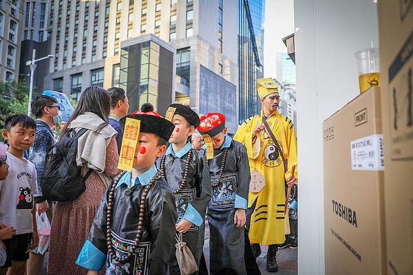 「府中搞什麼鬼」今年分成鬼怪組與趣味組,總獎金高達26萬元,活動報名自即日起至10月25日止,圖為2020年活動資料照。圖/新北市經發局提供