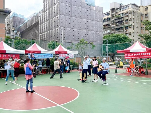 復勢里母親節感恩園遊會。圖／松山樂生活X有你有我
