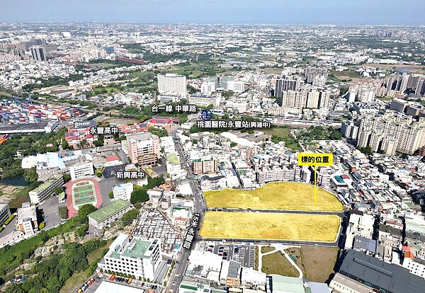桃園八德住宅區土地標售案，為已變更完成的第二種住宅區土地，基地位於八德區永豐路上，距離未來鐵路地下化的桃園醫院車站步行時間僅七分鐘，土地面積約5,719.16坪，周邊生活機能完善。圖／戴德梁行