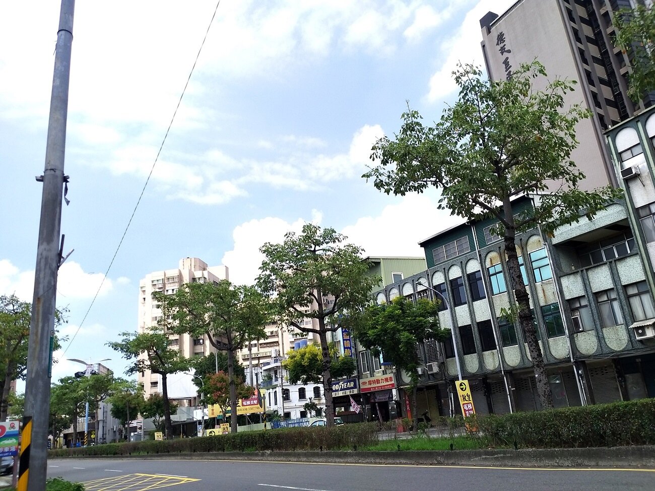 一名8年級生分享親身經驗,說自己的一個7年級家人在10年前購屋還算輕鬆,但過了10年、等到自己想買房時,房價卻飛漲,大嘆買房不易。示意圖/好房網News記者林和謙攝