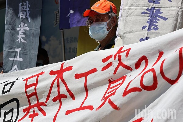 基本工資示意圖。記者余承翰/攝影