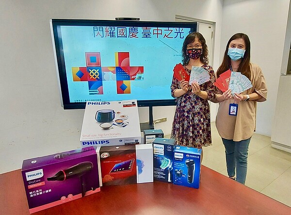 台中市雙十國慶升旗採線上直播,市長盧秀燕建議市民線上參與,可抽小家電、現金、禮券等大獎。記者喻文玟/攝影