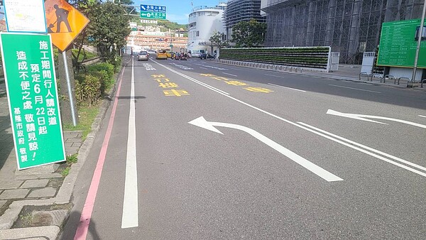 男子開車在信一路,主張左轉專用道不用打方向燈,法官打臉:這違規普遍缺自覺。記者游明煌/攝影