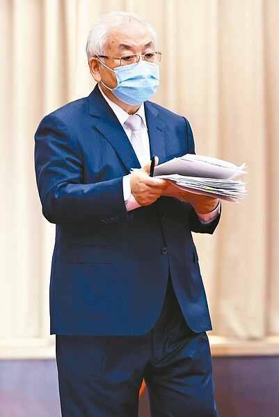 原物料上漲引發通膨蠢動，主計長朱澤民昨天被立委詢問一碗蚵仔麵線多少錢，回答「20塊左右吧」，引起現場譁然，也遭國民黨立委批評不食人間煙火。 記者潘俊宏／攝影