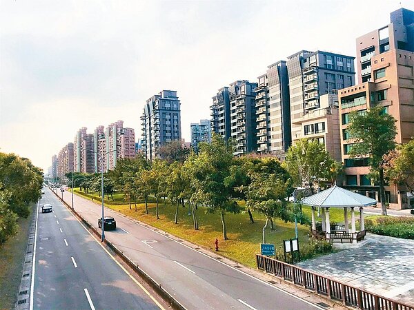 台北市大直永安社區,是由北安路、明水路包夾起來的區塊,也是大直交易最熱絡的區塊。圖為大直水岸豪宅。 圖/聯合資料照