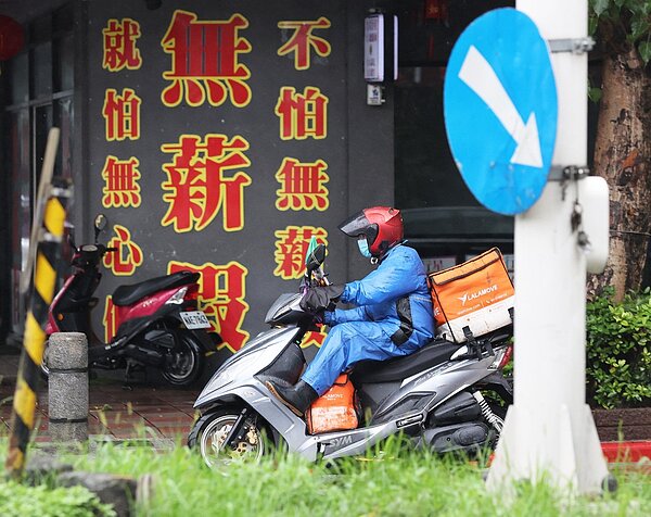 隨著內需和國旅回溫,住宿餐飲業無薪假人數一周內大減6,066人,勞動部預期,無薪假情勢將持續降溫。 圖/聯合報系資料照