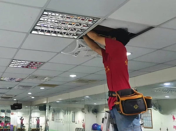 台南市經發局補助商圈進行節能改善,大大省下電費。圖/經發局提供