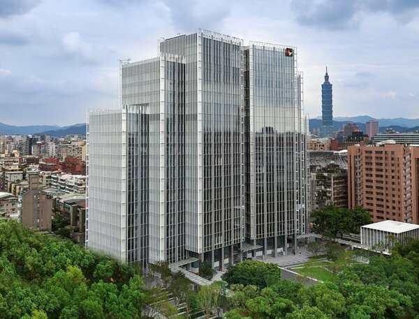 開發金賣出開發大樓後，已遷至位於台北市敦化北路135號的新總部。圖／開發金控提供