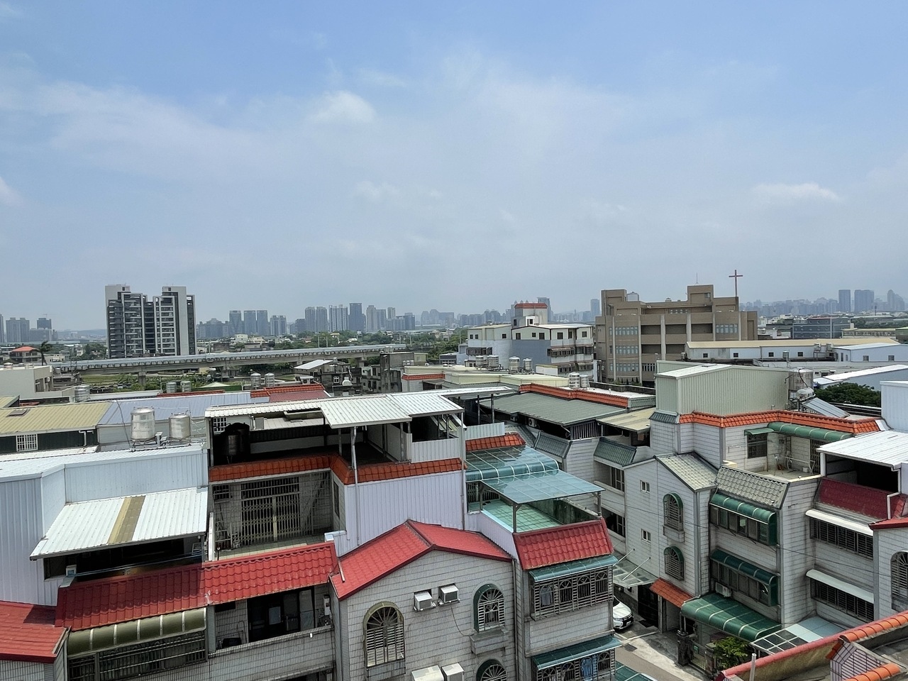 新竹市社會住宅包租代管計畫兩期結束，但距營建署目標只達4成5，民代質疑執行力不彰，圖為新竹市街景。記者張裕珍／攝影 