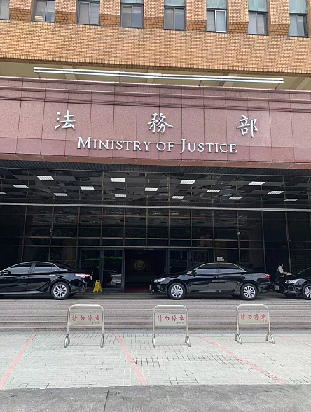 法務部晚間指出,偽造、變造五倍券將涉及刑法第201條第1項之偽造、變造有價證券罪嫌,最高可處10年有期徒刑。圖/報系資料照