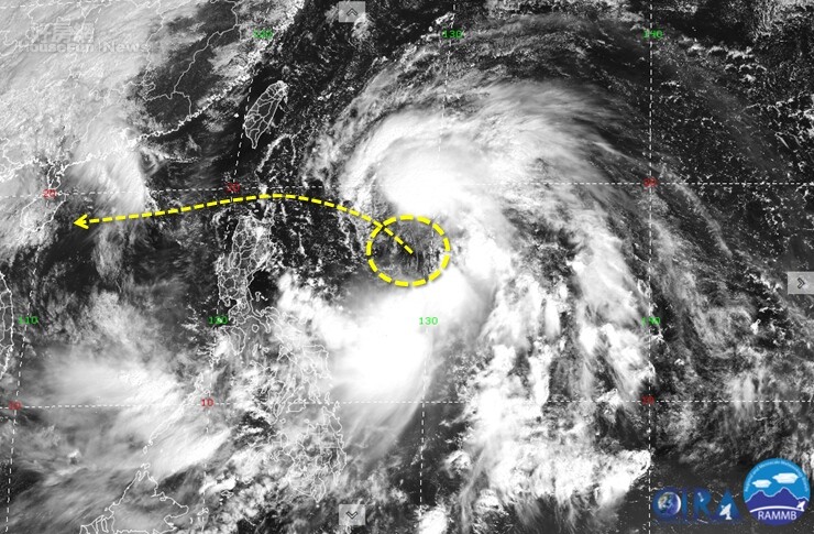 圓規颱風環流很大，強對流雲團正好都在暴風圈之外，暴風圈內反而沒有什麼雲，比較像是無風圈的感覺，非常標準的季風低壓特徵。圖／取自「天氣職人-吳聖宇」臉書粉專