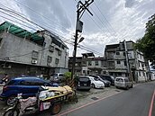 新店閒置空地成「治安死角」　市府劃車格一解違停亂象