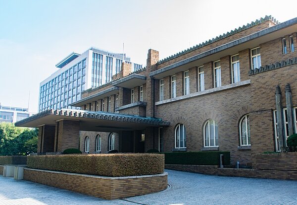 日本首相公邸建於1929年,當時日本建築深受美國建築設計師Frank Lloyd Wright影響,公邸建築也採Wright風格。圖/取自日本首相官邸官網