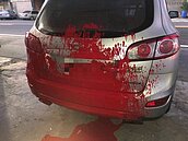 惡房客夫妻欠房租　竟拿電擊棒攻擊還放狗咬屋主