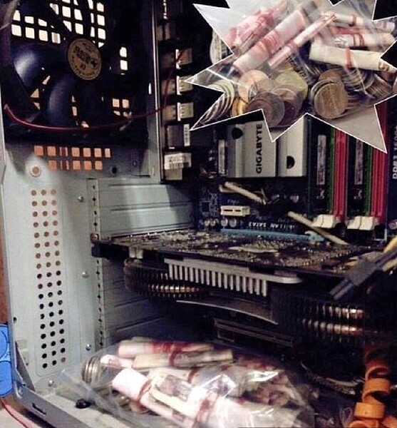 口罩男在臉書分享當初那袋「被充公的私房錢」。圖/取自口罩男粉絲專頁