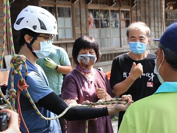 攀樹時安全確保:結繩講解。圖/嘉義市環境保護局&觀光新聞處