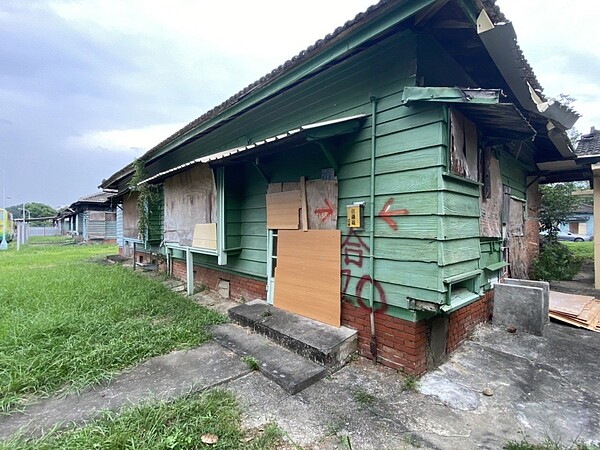 高雄楠梓中油宏毅宿舍群分為公有宿舍與勞工住宅,多數公有宿舍已無人居住由中油收回。記者陳弘逸/攝影