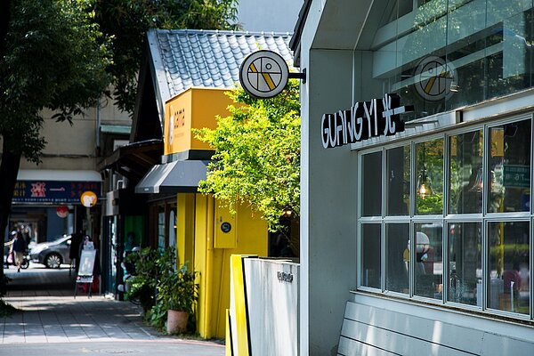 朗朗台大。廣編用