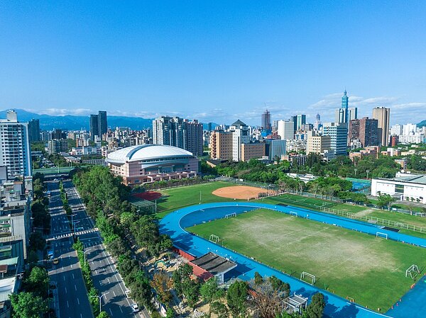 朗朗台大。廣編用