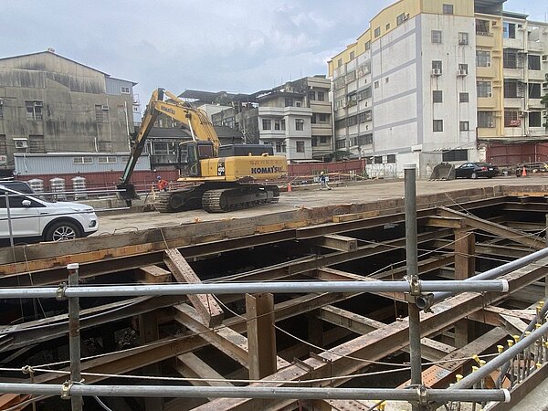 中華郵政與國賓影城合造複合式商業大樓持續施工，定2023年開幕。記者劉明岩／攝影