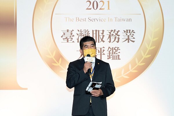 永慶房屋總經理吳良治表示,永慶房屋貫徹「先誠實再成交」的精神,持續提供消費者透明的房市資訊;更致力於保護消費者權益,今年九月推出「真房價保證」。圖/永慶房產集團提供