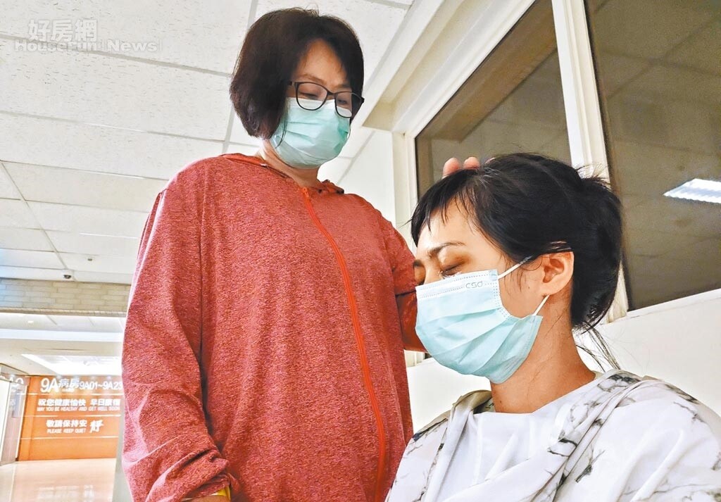 潘姓超商女店員視力恢復良好,雙眼紗布也已拆除。圖/莊全成提供;林和生屏東傳真