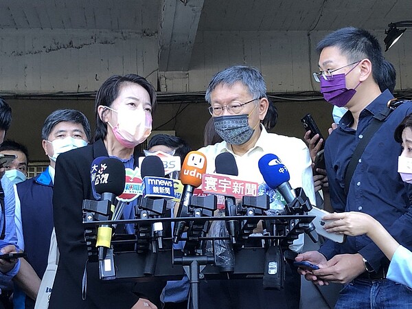 台北市長柯文哲和副市長黃珊珊今天前往西寧國宅視察消防安全設備。圖/聯合報記者鍾維軒攝