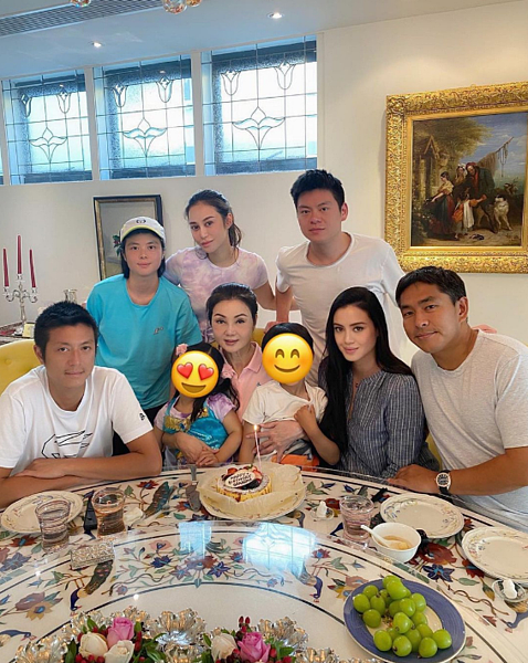 謝玲玲豪宅很有「宮廷」風格。圖/取自謝玲玲IG