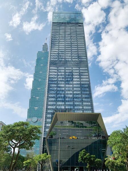 目前全台辦公最貴租金樓王為台北南山廣場,38樓已創下每坪月租4,672元全台最高紀錄。圖∕本報資料照片