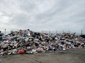 台南永康回收場堆積如山　飄臭惹怨