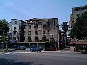 新店中興路一段都更案上樑　老公寓變15樓住商混合大樓