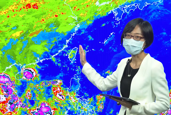 16日下午開始受東北風影響,北部、東半部轉濕涼有雨。圖/取自氣象局YouTube直播