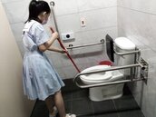 學生掃廁所　家長：不該一市兩制