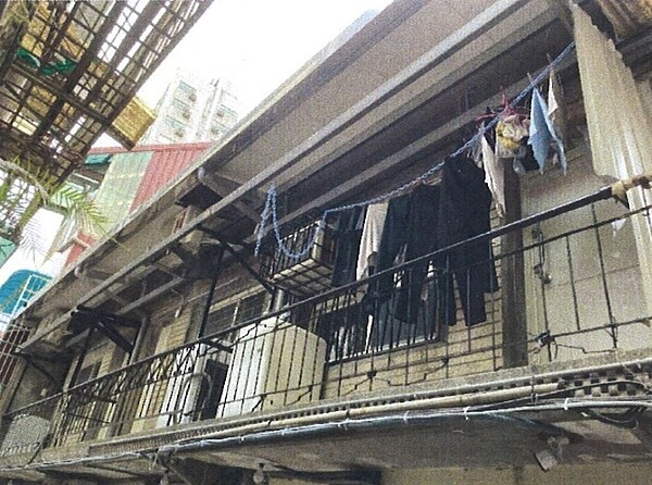 北市財政局在新北市永和區的建物前身為北一女宿舍,如今卻因為承租人未申請修繕許可,被認定為違建。圖/議員戴錫欽辦公室提供