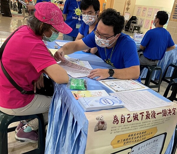 保障病人尊嚴，台中66家醫院設安寧緩和宣導窗口。圖／台中市衛生局提供