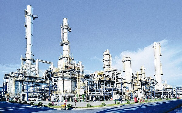 大陸能耗雙控、十一長假回補潮,推升石化原料大漲,國內石化廠大利多。(聯合報系資料庫)