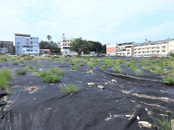 南投藍田市地重劃區原規劃新建文化中心,但因腹地較小,將先興設臨時停車場,同時也評估做為青宅用地。記者賴香珊/攝影