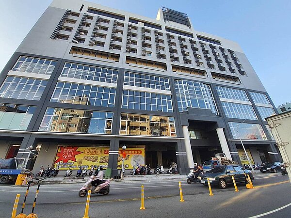 民族路的金財神大樓去年完成自辦都更。圖/嘉義市政府提供