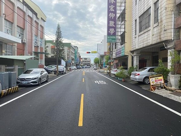 麻豆區興國路、仁愛路完成路平。圖／台南市政府提供