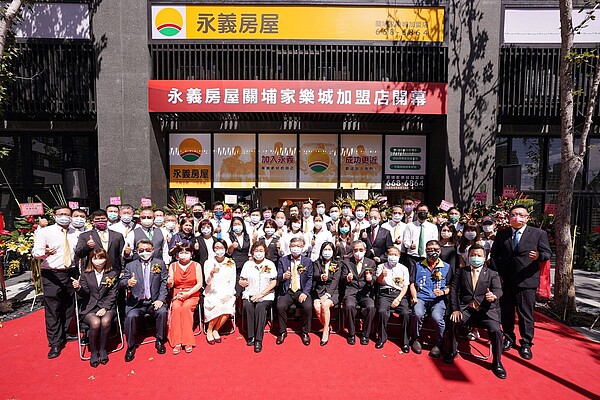 永義房屋關埔家樂城加盟店,試營運首日便成交兩戶,業績也在半個月內突破200萬。圖/永慶房產集團提供