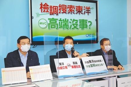 檢調偵辦東洋公司炒股案,總經理施俊良等人被移送地檢。國民黨立法院黨團總召費鴻泰(中)、立委曾銘宗(左)、賴士葆(右)18日要求檢調應比照東洋,調查高端疫苗有無炒股情事;費鴻泰更爆料在去年11月底就接獲有10多位立委介入的消息,相關資訊應不難查,檢調應該介入查清楚。(黃世麒攝)