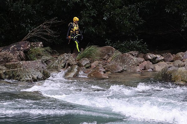 新北市雙溪區虎豹潭16日發生落水意外。 記者許正宏/攝影