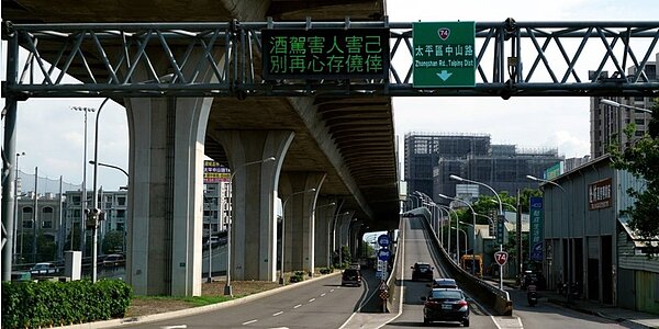 因應大量湧入的人口,太平區交通建設陸續啟動,預計2024年完工的「六順橋南向入口匝道」及「十九甲北向出口匝道」計畫,東區、大里、太平等區域都將因此受惠。圖為台74號線太平交流道。圖/曾麗芳